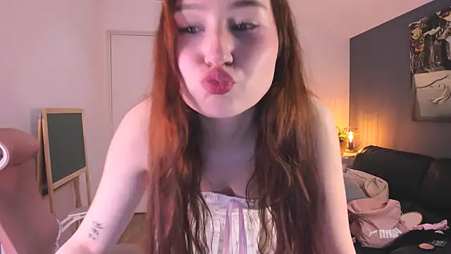 Snapshot of Elvessa_Aura chatting on May 12, 11:35 pm Elvessa Aura online show from May 12, 11:35 pm