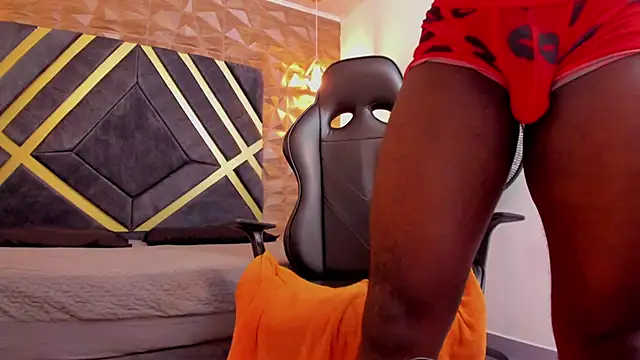 Oliver Laurent  online show from April 6, 11:27 pm