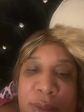 AloraXX online show from March 7, 6:05 pm