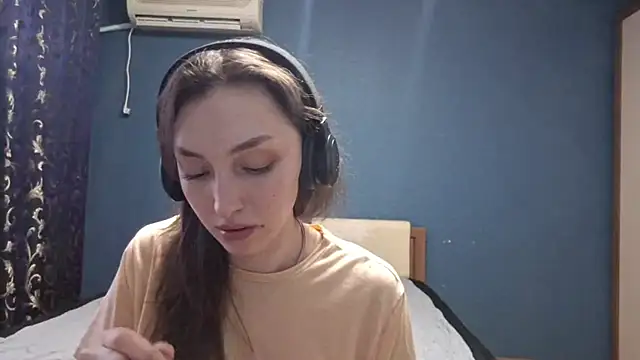 CindyLight online show from April 10, 4:01 pm