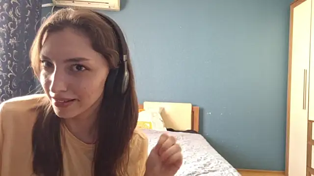 CindyLight online show from April 11, 2:21 pm