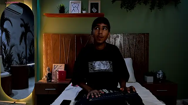 Snapshot of Ender_h0tt chatting on July 3, 8:59 pm Ender h0tt online show from July 3, 8:59 pm
