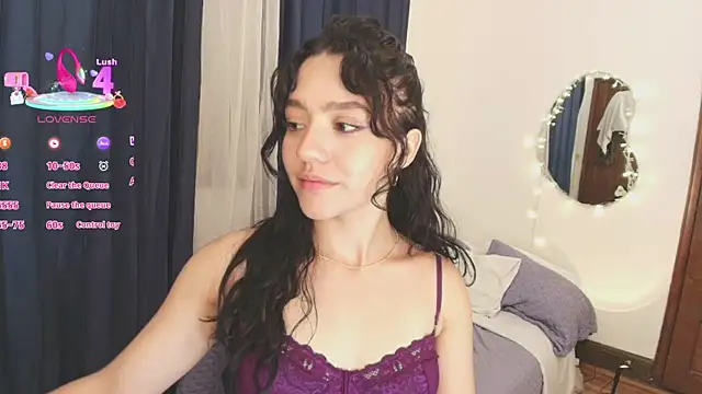 Snapshot of Katiieee chatting on May 26, 12:39 am Katiieee online show from May 26, 12:39 am