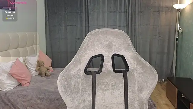 Kristy Bell1 online show from April 25, 10:29 pm