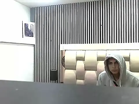 Snapshot of Alex_Wolft chatting on May 13, 11:40 am Alex Wolft online show from May 13, 11:40 am