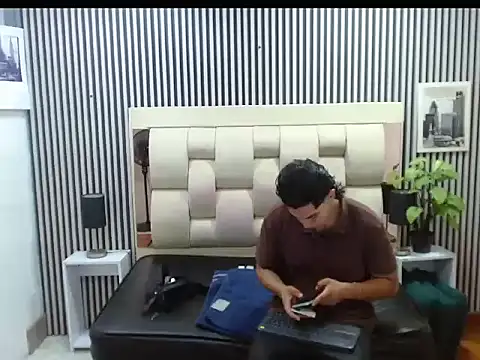 Snapshot of Alex_Wolft chatting on May 16, 11:31 am Alex Wolft online show from May 16, 11:31 am