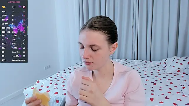 ErinnPieloch online show from April 5, 7:33 pm