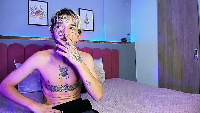 MidnightSinners online show from April 6, 10:54 pm