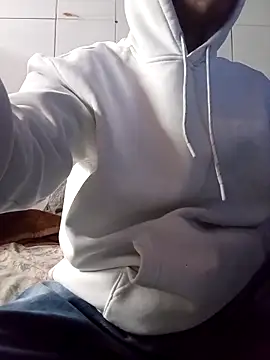 SeuDono  online show from April 21, 9:17 pm