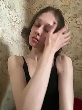 AmanitaXXX69 online show from April 4, 8:23 am