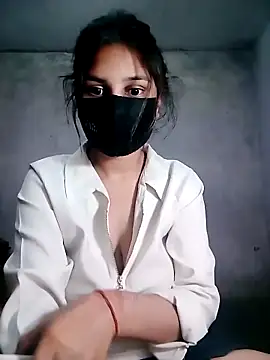 Divya3107 online show from April 6, 7:09 am