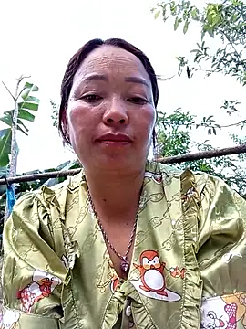 Snapshot of Yellow-pink chatting on June 6, 10:42 am Yellow-pink online show from June 6, 10:42 am