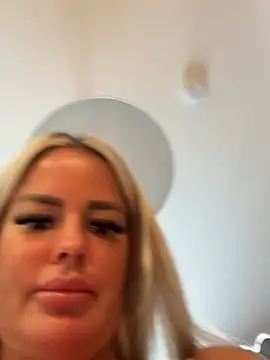 Snapshot of anna_kournikova chatting on June 14, 3:03 pm anna kournikova online show from June 14, 3:03 pm