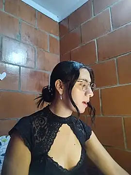 Amanda x1 online show from April 17, 8:01 pm