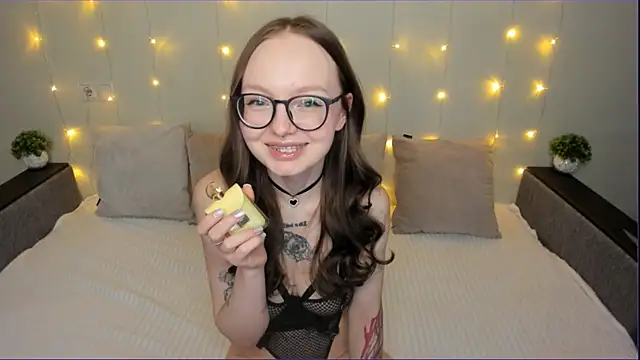 IvyHornyCore online show from April 4, 6:05 pm