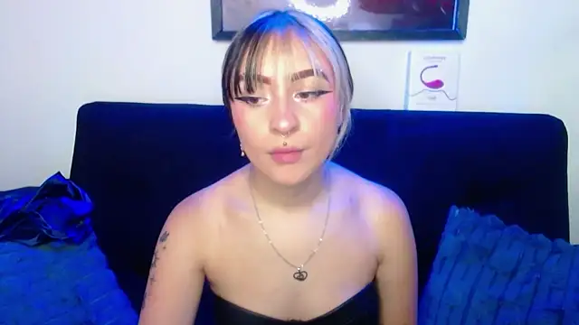 melodygirl2   online show from April 11, 7:40 pm