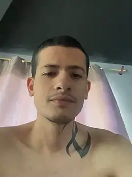 novinho gostoso safado online show from April 28, 3:39 pm