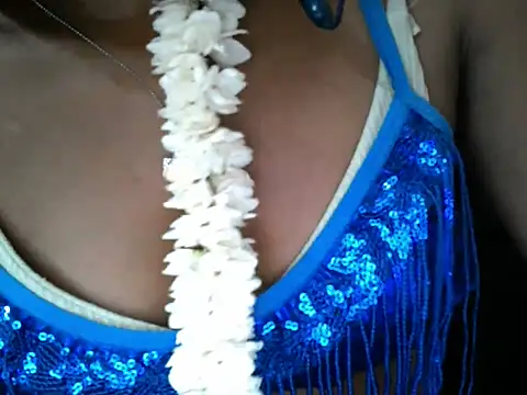 Couplehot00 online show from April 15, 7:04 am