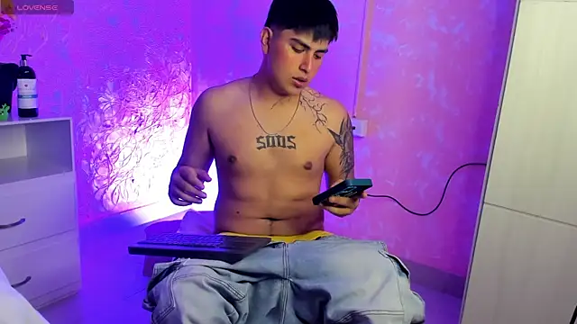 ThomasThundr online show from March 28, 3:39 am