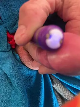 wasntevenme online show from April 18, 8:42 pm