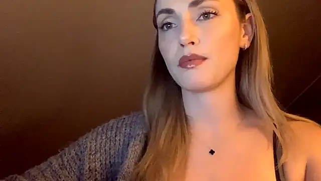 ScarlettSensitive online show from April 10, 8:24 pm