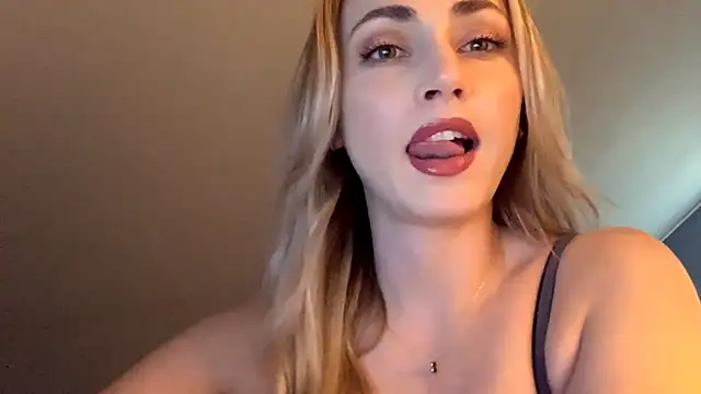 ScarlettSensitive online show from April 15, 2:13 pm