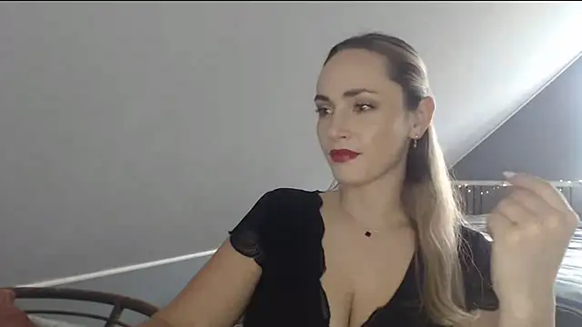 Snapshot of ScarlettSensitive chatting on June 1, 6:26 am ScarlettSensitive online show from June 1, 6:26 am