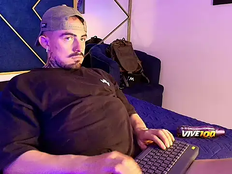 Dallas Whitee online show from March 19, 6:56 pm