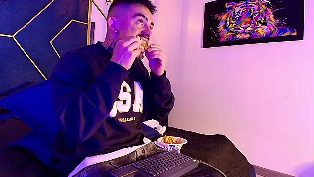 Dallas Whitee online show from March 21, 7:50 pm