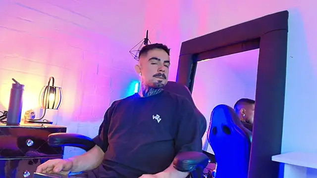 Dallas Whitee online show from March 25, 7:42 pm