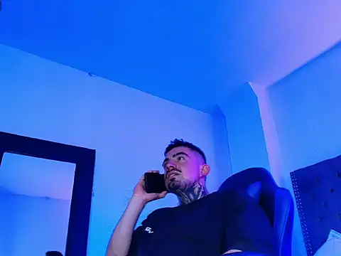 Dallas Whitee online show from April 9, 7:08 pm