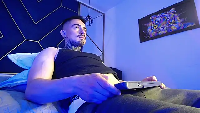 Dallas Whitee online show from April 16, 1:34 pm