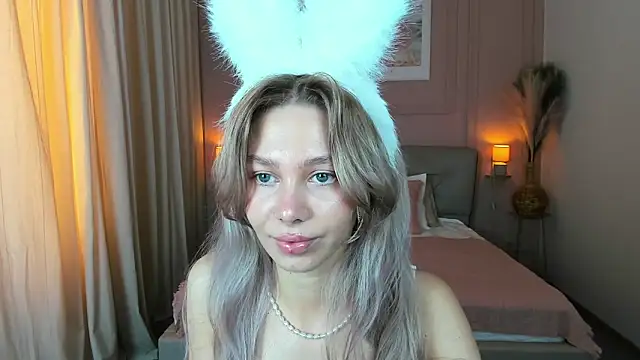 LuluAlis online show from March 17, 2:20 pm