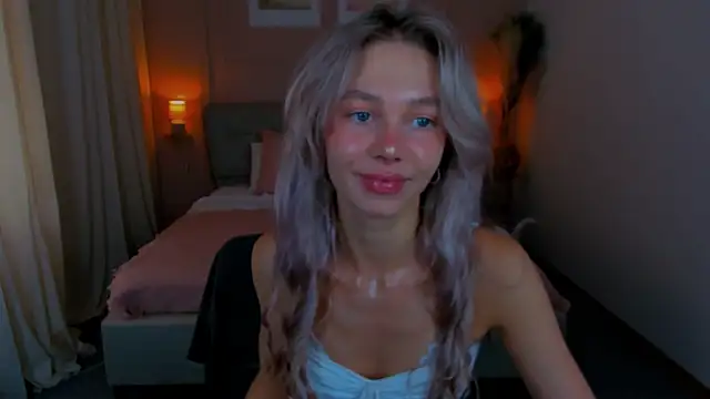 Snapshot of LuluAlis chatting on July 8, 2:43 pm LuluAlis online show from July 8, 2:43 pm