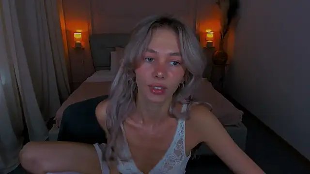 Snapshot of LuluAlis chatting on July 10, 2:19 pm LuluAlis online show from July 10, 2:19 pm