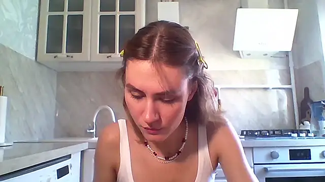 ElenoreHolguin online show from April 15, 9:16 am