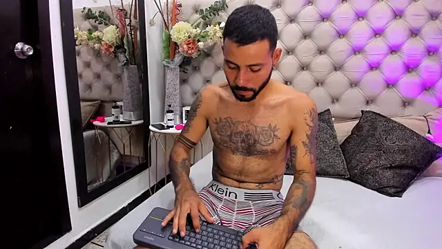 KiiraMonroe online show from April 16, 4:46 am