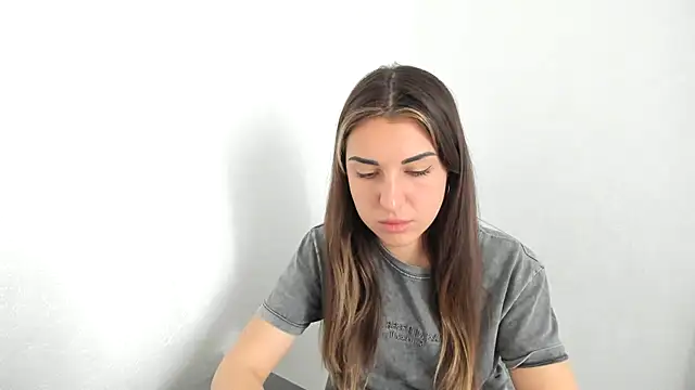 summmmersky1 online show from March 29, 9:31 am