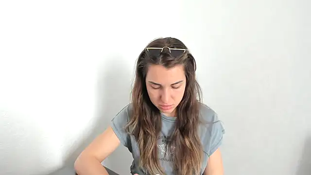 summmmersky1 online show from April 8, 8:47 am