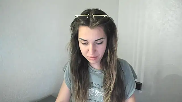 summmmersky1 online show from April 14, 5:30 pm