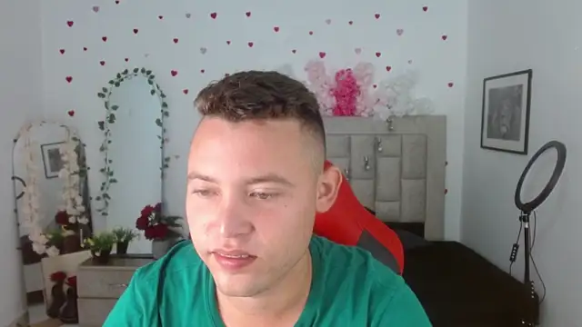 Snapshot of sven_fox723 chatting on May 4, 12:34 pm sven fox723 online show from May 4, 12:34 pm