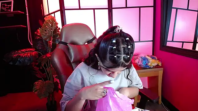 Catalina soul online show from April 7, 1:00 pm