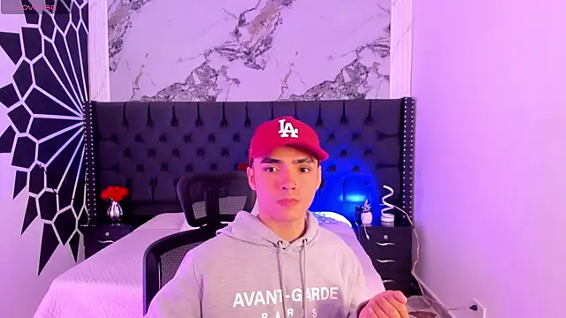 NicoKinggs  online show from April 28, 12:43 pm