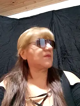 luanacurvy online show from April 22, 9:49 pm