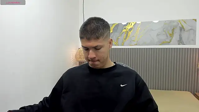 AlessandroFranco online show from April 14, 1:17 pm