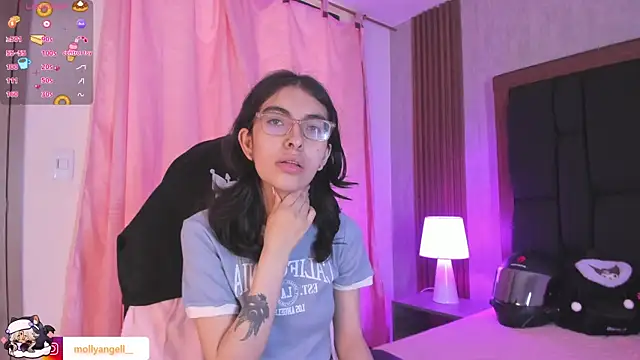 Molly A online show from March 29, 2:39 pm