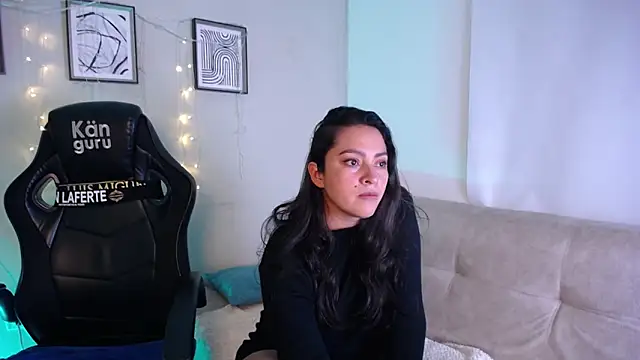 Siara Belle online show from April 1, 9:45 pm