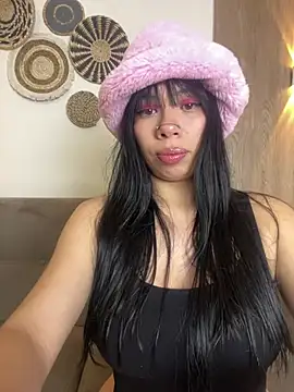 Snapshot of Queen_Chanel_XXX chatting on May 10, 8:14 pm Queen Chanel XXX online show from May 10, 8:14 pm