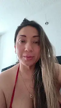 emma0304 online show from April 9, 1:05 pm