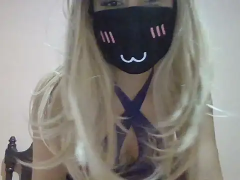 Snapshot of Vikkyy69 chatting on June 6, 1:43 am Vikkyy69 online show from June 6, 1:43 am